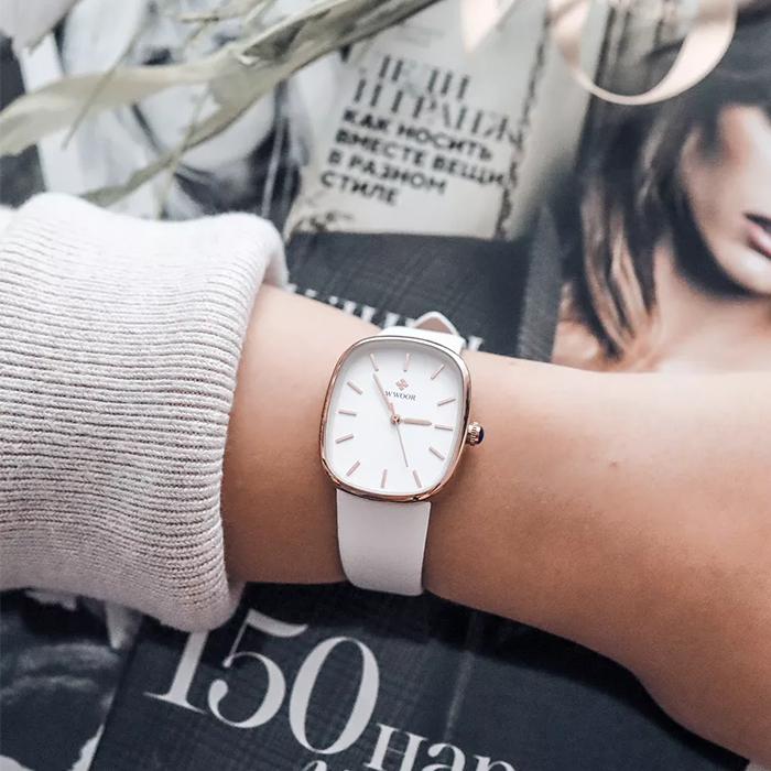 WWOOR Luna® Leather Strap Quartz Watch