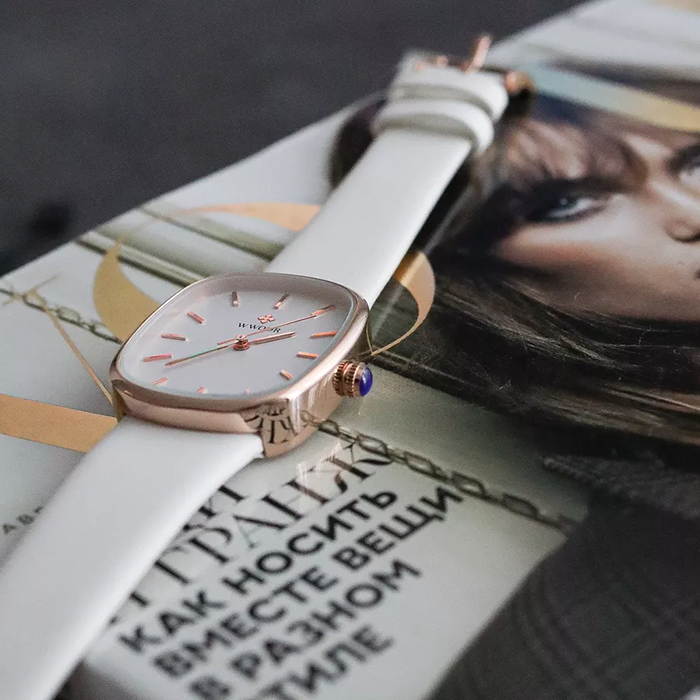 WWOOR Luna® Leather Strap Quartz Watch