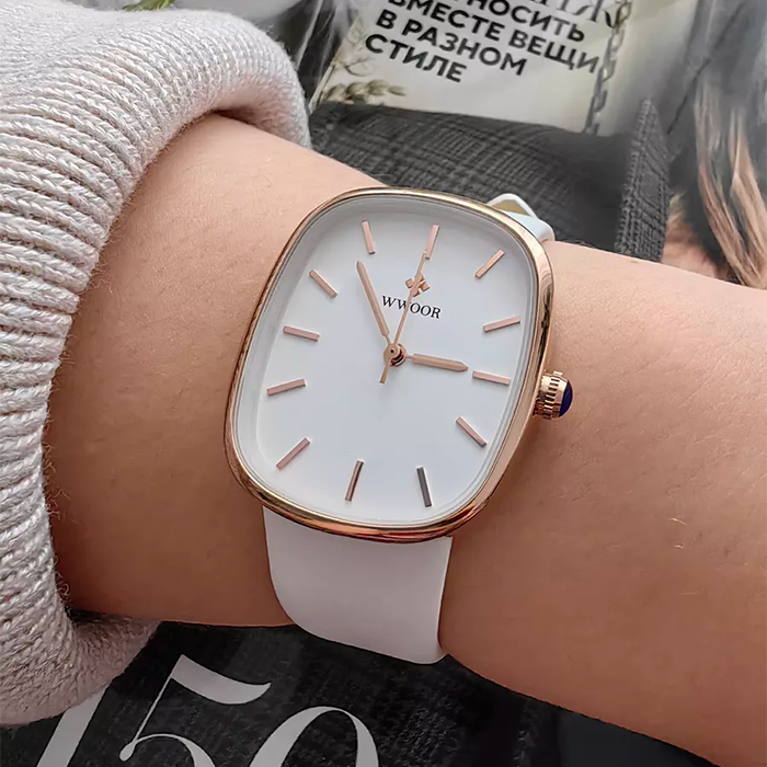 WWOOR Luna® Leather Strap Quartz Watch