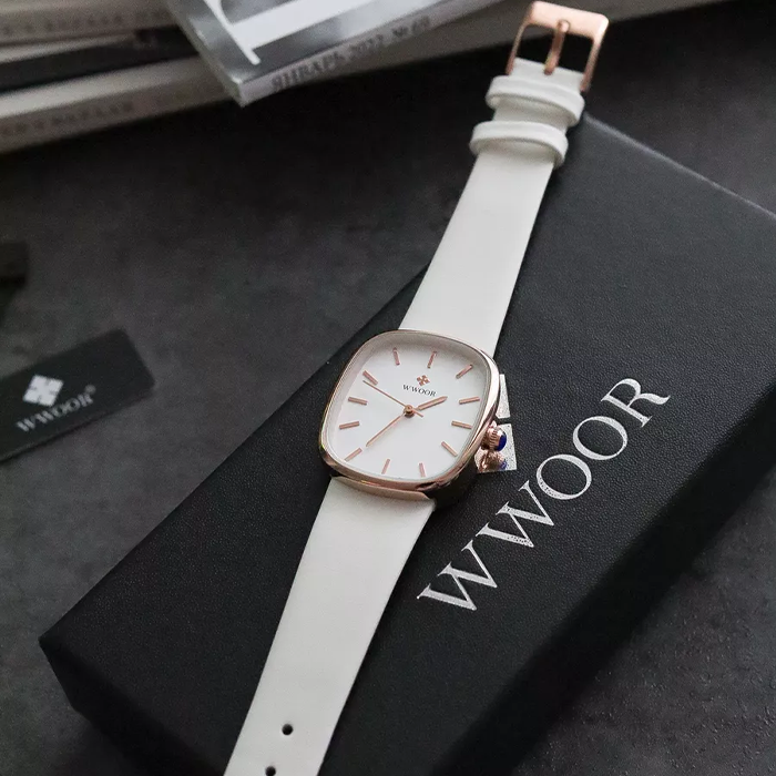WWOOR Luna® Leather Strap Quartz Watch