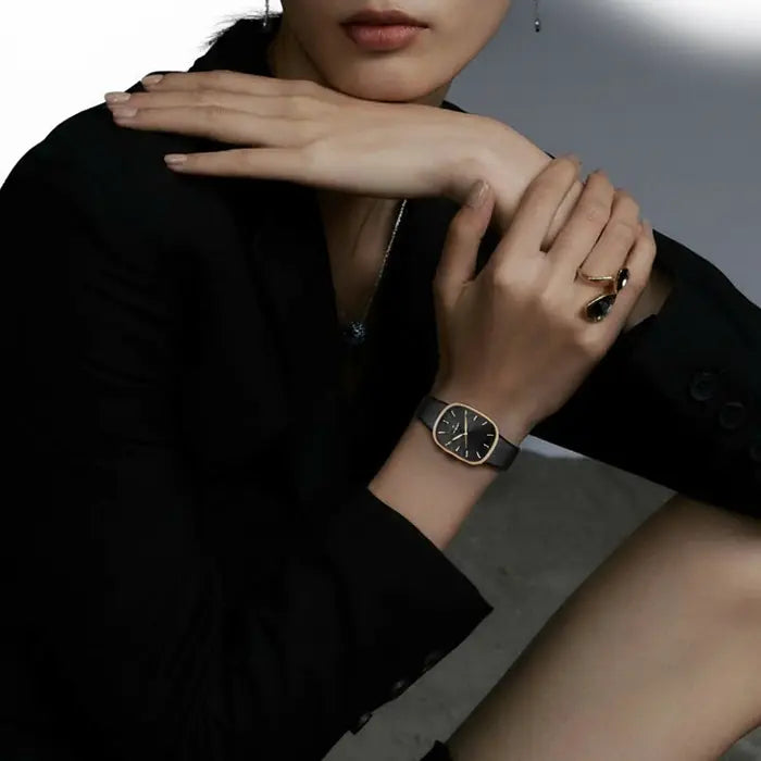 WWOOR Luna® Leather Strap Quartz Watch