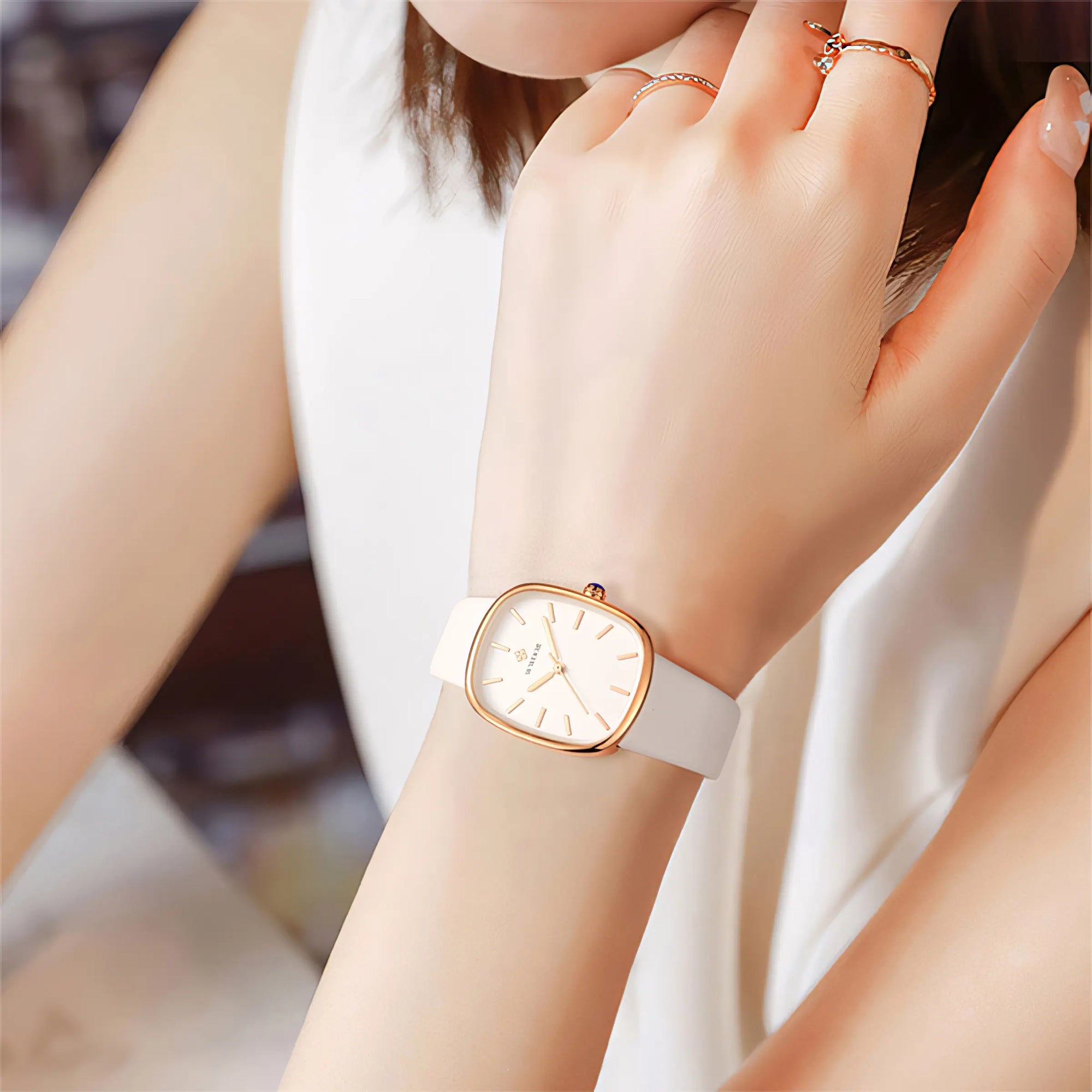 WWOOR Luna® Leather Strap Quartz Watch